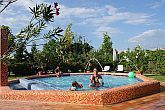 Wellness cu piscine interioare şi exterioare în Hotel Shiraz Egerszalok