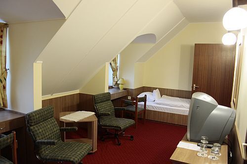 Hotel Harom Gunar - Podwójny pokój hotelowy 'classic' w centrum Kecskemet-u