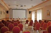 Konferenzraum im Schlosshotel Fried in Simontornya -  mit natürlicher Licht und eleganten Raum