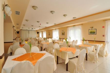 Hotel Castel Fried în Simontornya - cu mâncăruri şi vinuri tradiţioanle