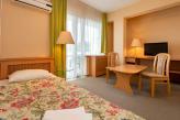 Hotel Fit Heviz -ホテルフィットのダブルル-ムのお部屋。ハ-フボ-ド付のお得な宿泊パックをご用意しております。