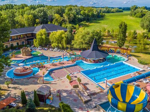 Отель Session**** Аквапарк Aqualand с горкой