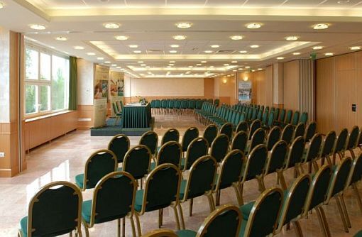 Danubius Hotel Arena - Sala konferencyjna z naturalnym oświetleniem w Budapeszcie