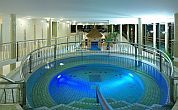 Baño de burbuja en 4 estrellas Wellness Hotel Gyula en Gyula