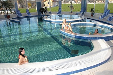 Fin de semana de bienestar en Hungría, en Cserkeszolo - Piscinas interiores y exteriores, tratamientos de bienestar con un precio reducido