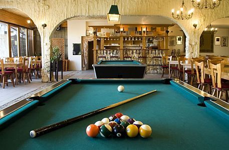 Bar de billard y cervecería del 4* Hotel Silvanus en Visegrad