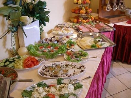 Lido Hotel Budapest - restaurant cu mâncăruri naţional şi internaţionale