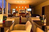 Cocktailbar in een sfeervolle, elegante omgeving in het Hotel CE Plaza in Siofok