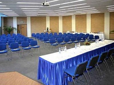 La sala conferenza del CE Plaza Hotel a Siofok - hotel 4 stelle per organizzare conferenze, banchetti e meeting per fino a 180 persone