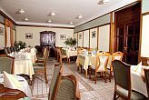 Svájci Lak Panzió スイス風ラクパンジオのレストラン－ショ－シュト－湖のパノラマビュ－がお楽しみ頂けます