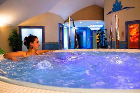 Hotel wellness Kristaly w Keszthely nad jeziorem Balaton, promocyjne ceny, przy 2 posilkach dziennie