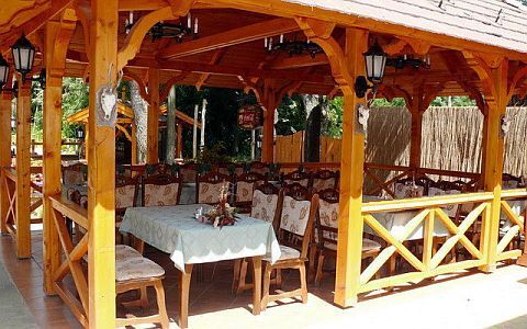 Terrasse von Forster Jagdschloss 15 km entfernt von Budapest, in einer ruhiger Atmosphäre