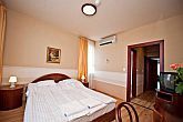 Beschikbare tweepersoonskamer in het Hotel Panorama in Bekescsaba, Hongarije