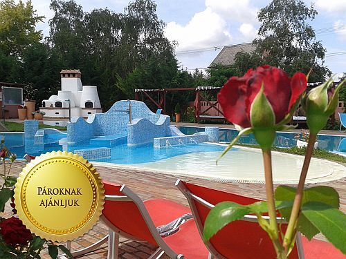 Piscină exterioară încălzită în Hotel Wellness Duna Relax Event Rackeve