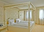 Romantiskt, vitt rum i Hotell Obester Debrecen, i innerstaden