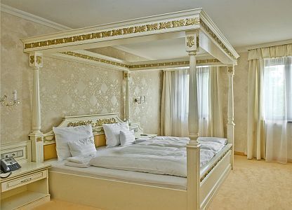 Hotel Óbester****  Debrecen - デブレツェンのホテル　オ-べシュテルのスイ-トル-ムはエレガントでロマンチックです