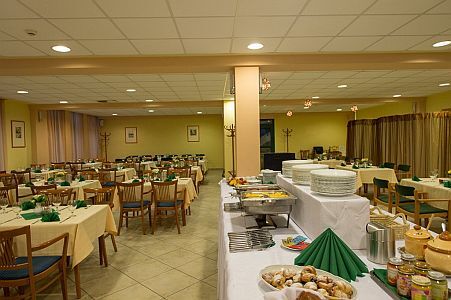 Ristorante all'Hotel Alfold Gyongye - prima colazione buffet e cena abbondante 