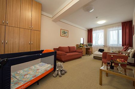 Alföld Gyöngye Hotel - hotel rodzinny w Oroshaza 