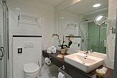 Hotel Bonvital**** to piękna łazienka w Heviz