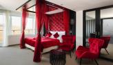 Hotel Residence Ózon - cameră cu pat baldachin în hotelul de wellness şi conferinţă