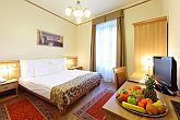 Romantic double room at discount price in Hotel Historia for a family weekend
