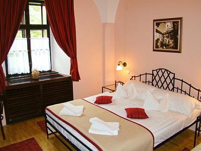 Offre promotionnelle pour la chambre romantique de l'Hotel Klastrom à Gyor