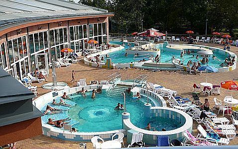 Hotel Corvus Aqua наружный бассейн велнес  выходные в Дьопарошфюрдо