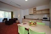 Hotel Beke Hajduszoboszlo dispose des appartements avec cuisine aux prix tout bas