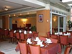 Alfa Art Hotel - アルファ　ア－ト　ホテルのレストラン。チッラグ山にあり、ドナウのパノラマビュ－がお楽しみ頂けます。