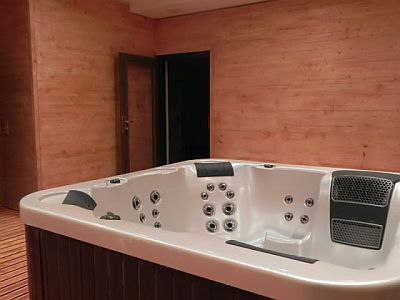 Jacuzzi din Hotel Kelep în Tokaj