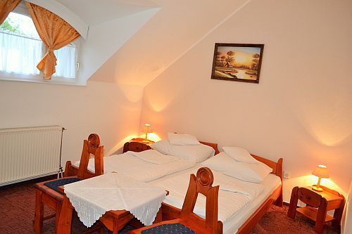 Hotel Fodor in het centrum van Gyula,op speciale halfpension pakketten, tweepersoonskamer