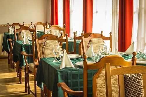 Restaurangen i Juniperus Park Hotell i Kecskemét