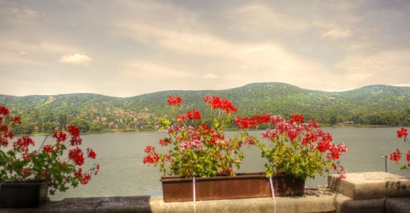 Hotelzimmer mit Panorama auf die Donau in Burg Wellness und Schlosshotel in Visegrád