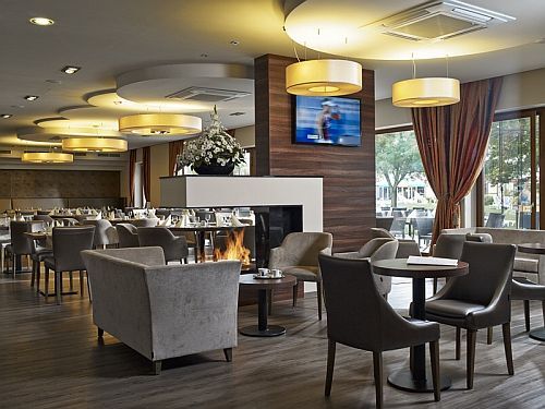 Restaurant van Barack Thermal Hotel in Tiszakécske, Hongarije in exclusieve omgeving