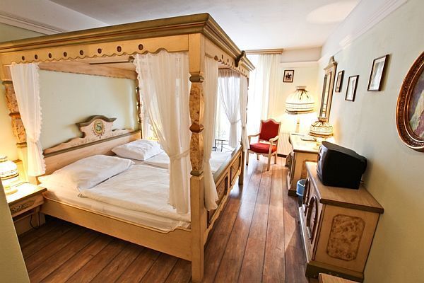 Hotel Sissi med elegant himmelsäng i Budapest, nära till Corvin staddelar