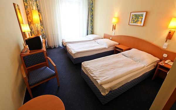 Trzyosobowy pokój w centurm Budapesztu w promocyjnej cenie w Hotelu Sissi