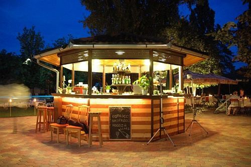 Balatonszemes - L'Hôtel Wellness Szindbád - jardin avec un bar