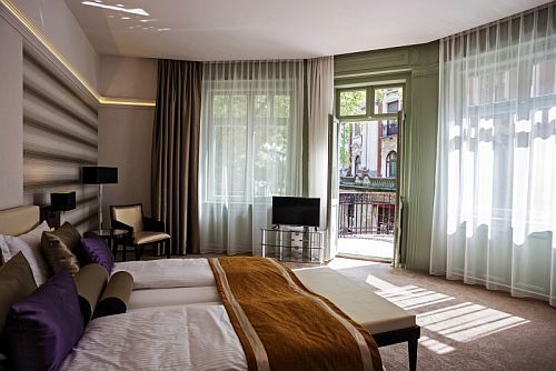 4* Grand Hotel Glorius cameră dublă romantică și elegantă în Mako