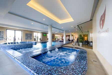 Hotel Wellness Castellum din Holloko, este locat î satul care aparține de Patrimoniul  Mondial