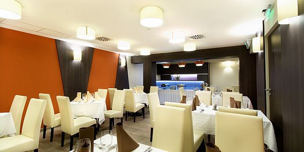 Auris Hotel Szeged Restauracja w Hotelu Auris w centrum Szegedu, z węgierskimi specjałami