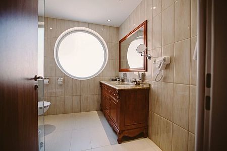 Cuarto de baño en Elixir Medical Wellness Hotel