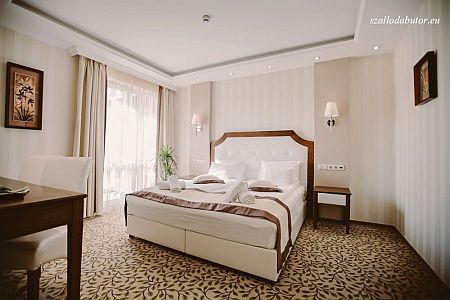 Romántica habitación de hotel en Morahalom