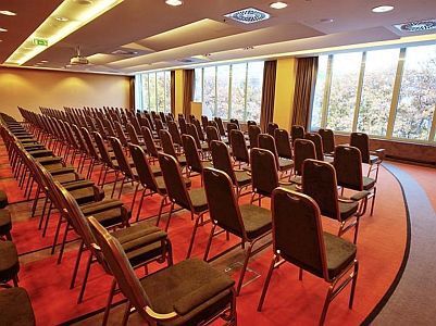 Konferensrum och mötesrum på Lifestyle Hotel i Matrahaza