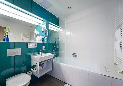 Baño de 4*  Yacht Wellness Hotel en el lago Balaton