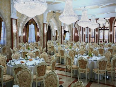 Restaurant of Hotel Borostyan offering full board for hotel guests