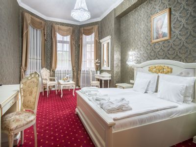 4* NyiradonyのBorostyan Med Hotelは割引ホテルの客室を提供しています