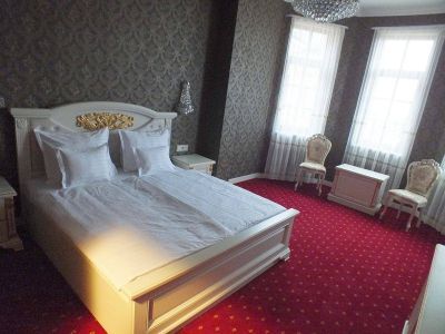 Hotel Borostyán - Romantisches und elegantes Zimmer im Borostyán