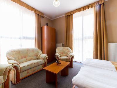 Habitación de hotel con media pensión en Hotel Aqua en Kistelek