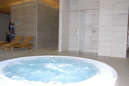 Akademia Hotel jacuzzi w Balatonfured dla miłośników wellness