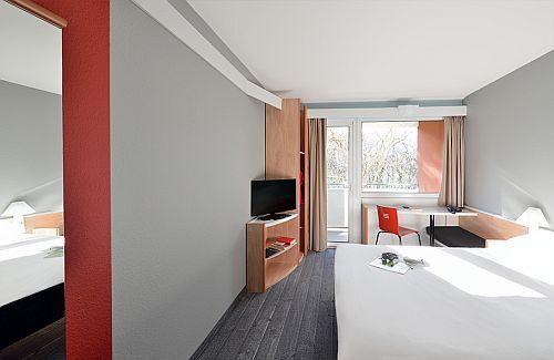 Hotel Ibis Budapest CitySouth***  - ホテル　イビス　ブダペスト　アエロはリストフェレンツ国際空港に近く、ラストミニッツの予約にもご利用ください